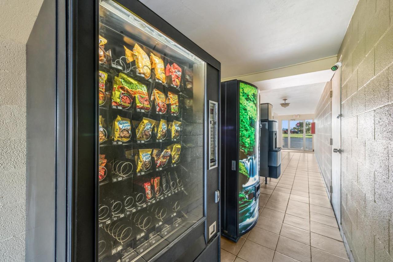 Red Roof Inn & Suites Wapakoneta Εξωτερικό φωτογραφία